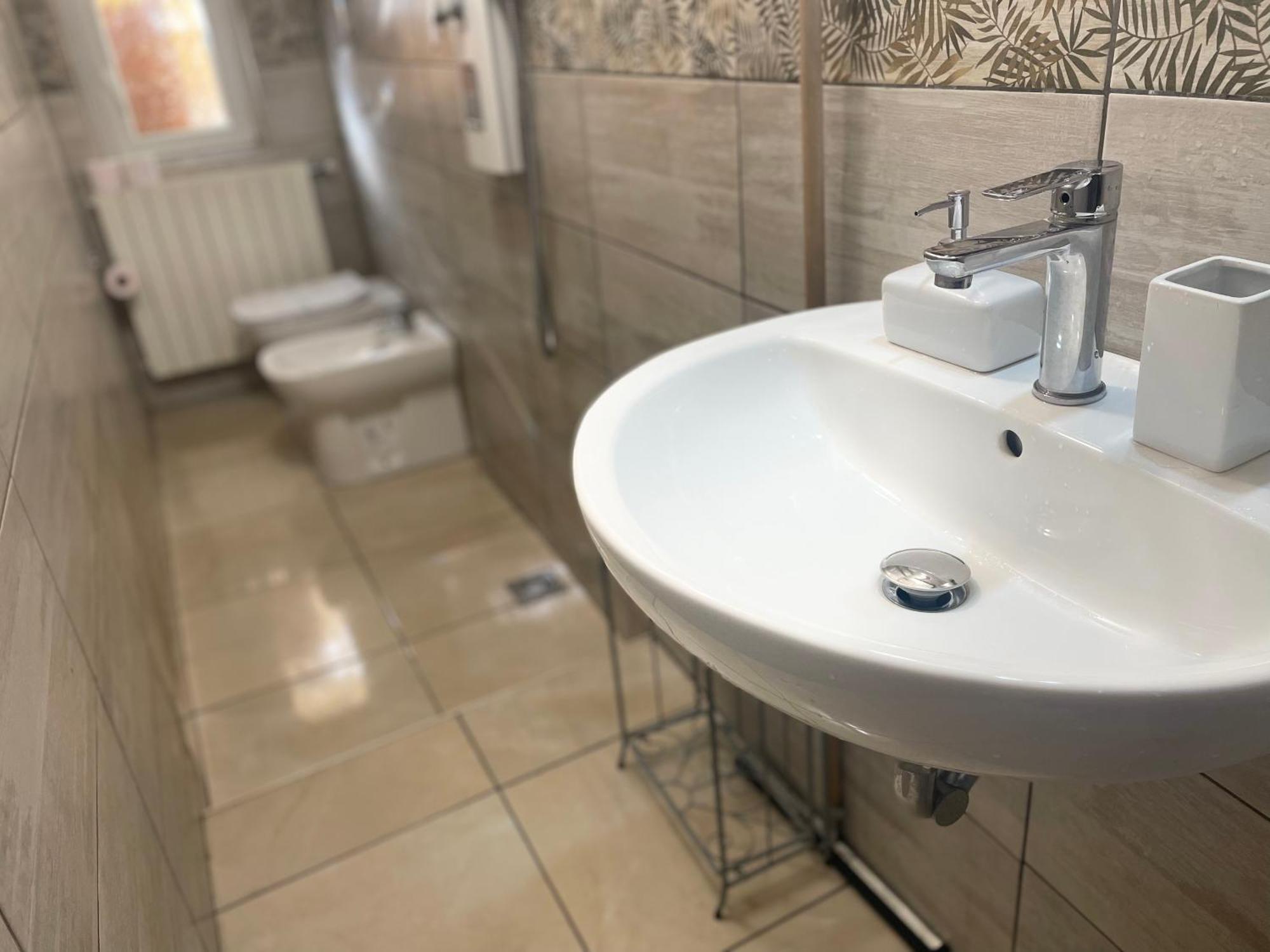 Room Malpensa - Servizio Taxi Mxp Da 20 Euro Lonate Pozzolo Luaran gambar